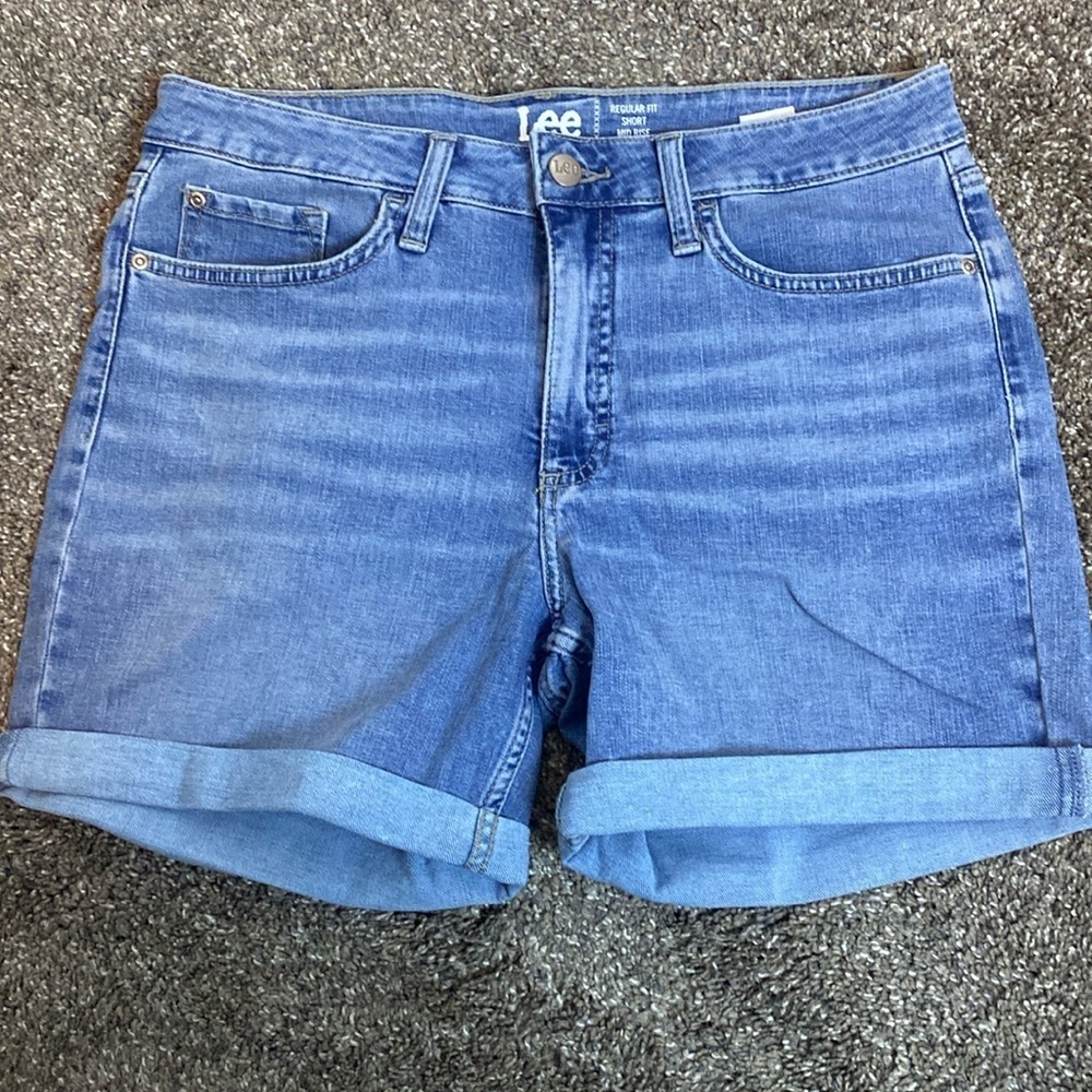 Lee Women’s Jean Shorts Regular Fit sz 10 Mid Rise 5” Inseam